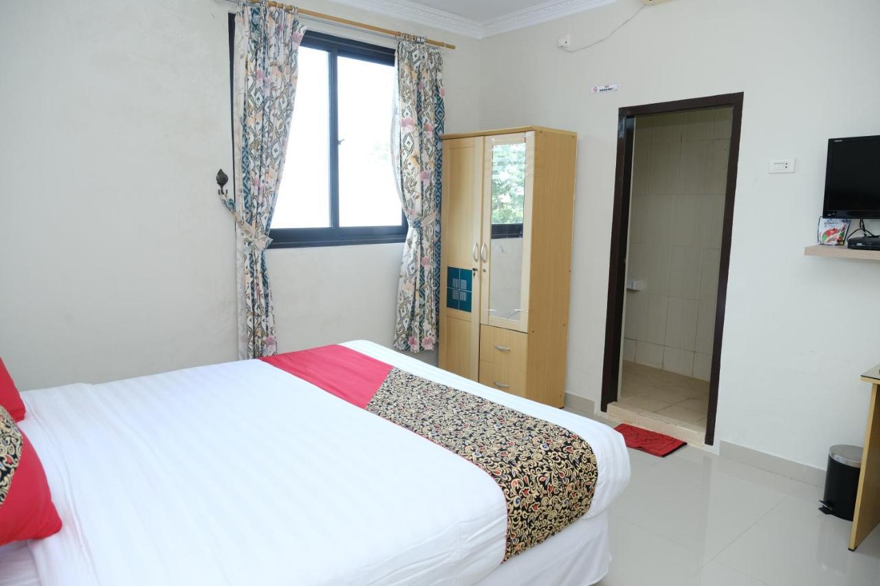 Joyful Hotel تانجونج باندان المظهر الخارجي الصورة