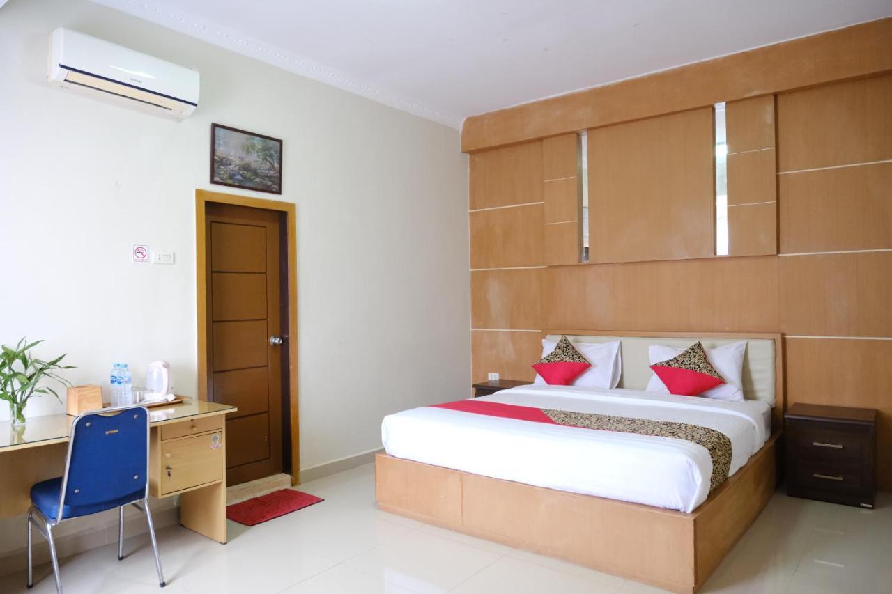Joyful Hotel تانجونج باندان المظهر الخارجي الصورة