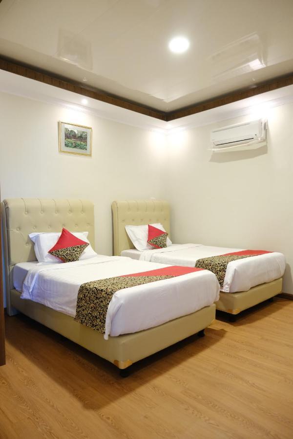 Joyful Hotel تانجونج باندان المظهر الخارجي الصورة