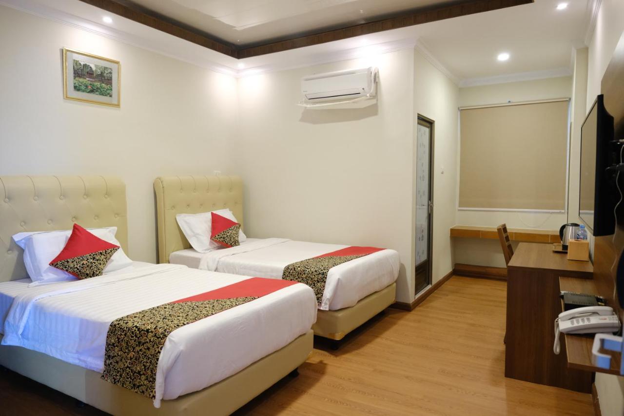 Joyful Hotel تانجونج باندان المظهر الخارجي الصورة