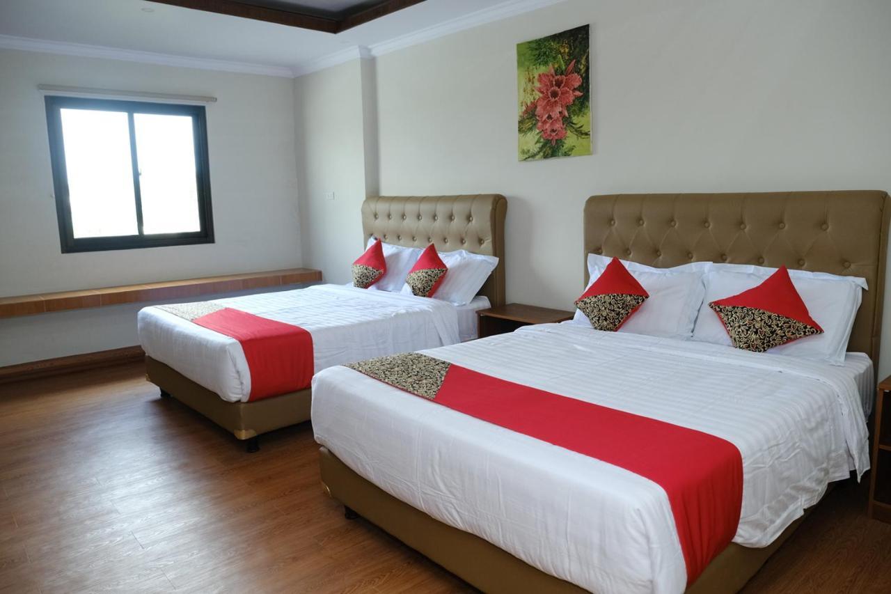 Joyful Hotel تانجونج باندان المظهر الخارجي الصورة