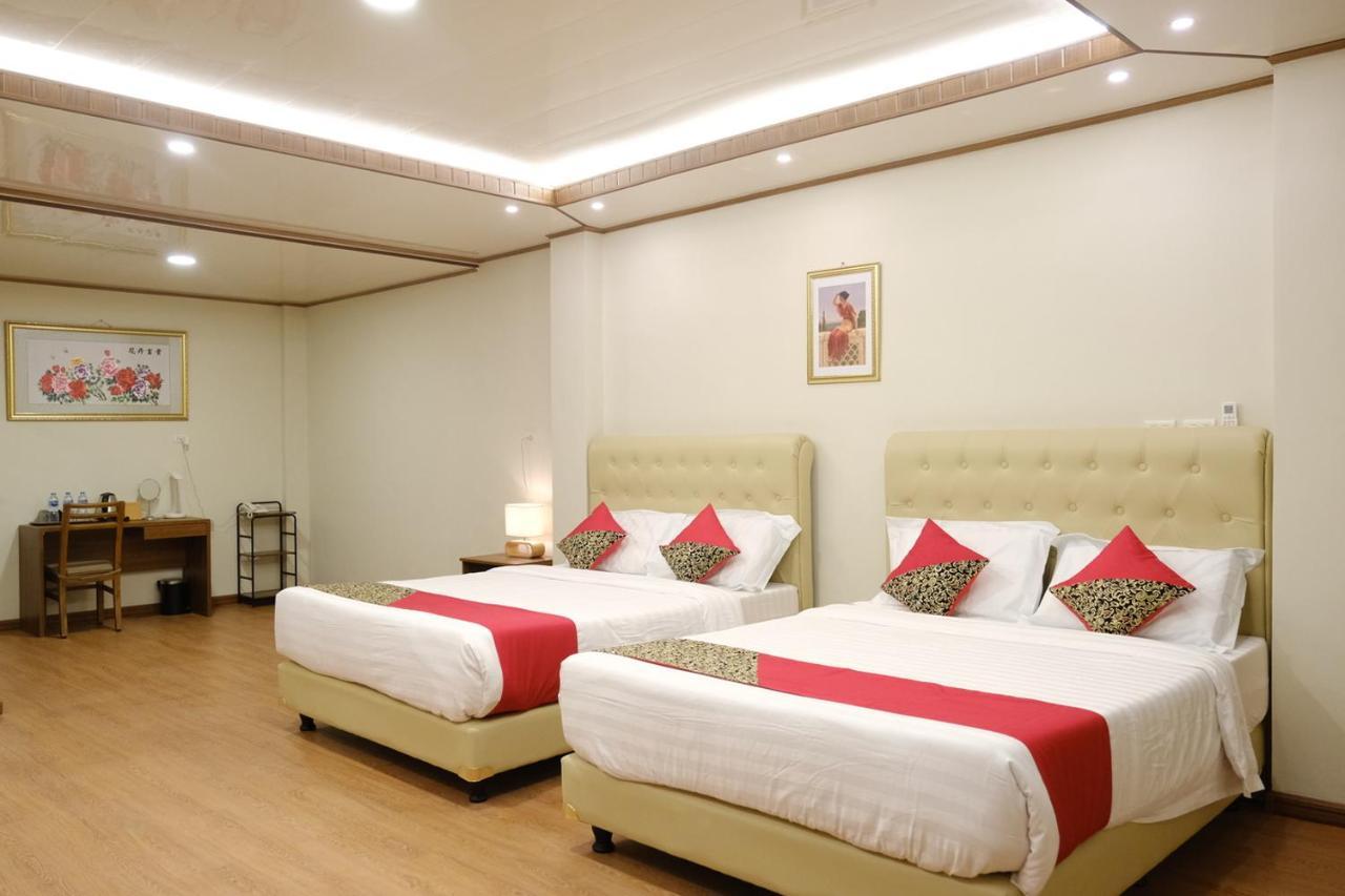Joyful Hotel تانجونج باندان المظهر الخارجي الصورة